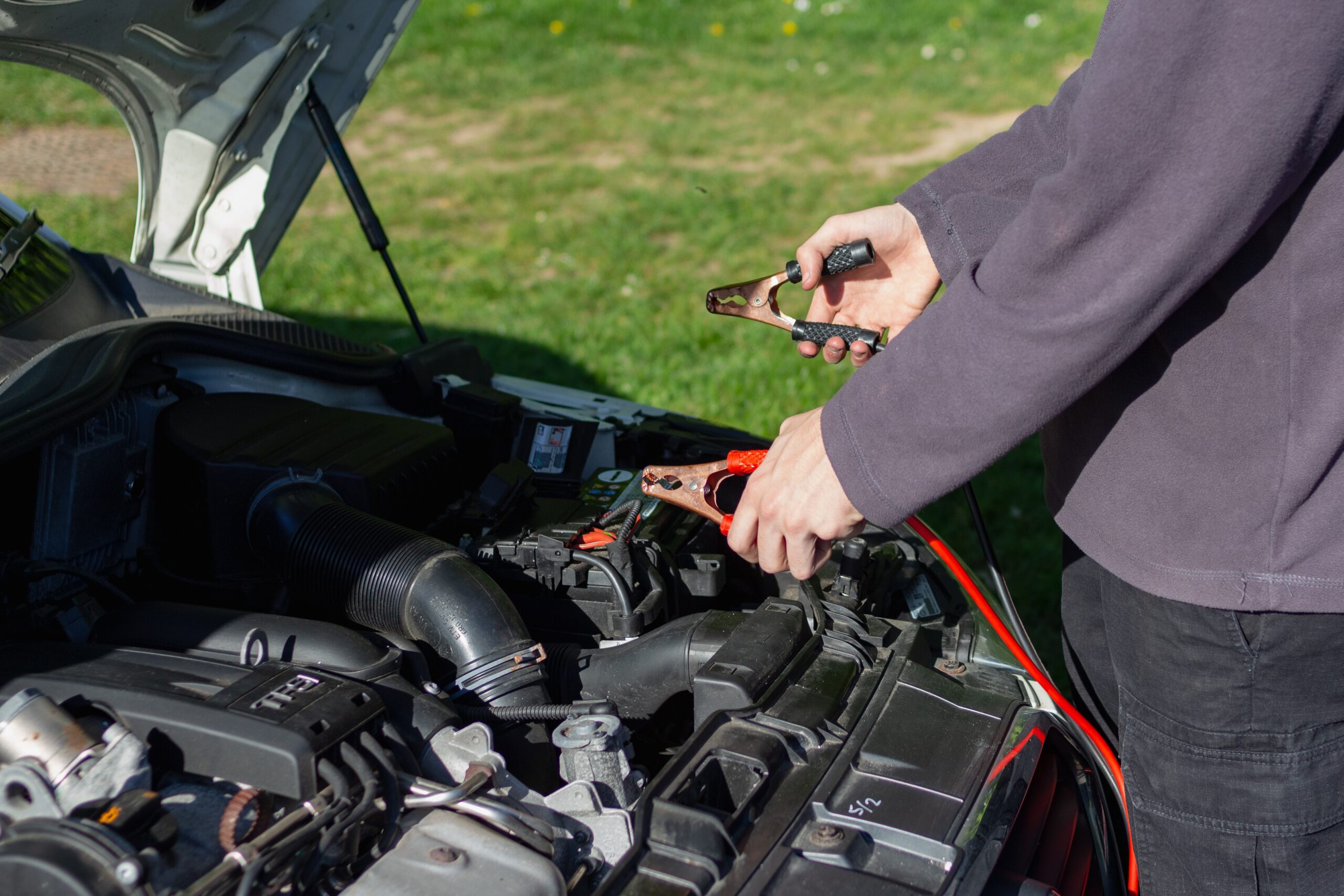 Cabluri curent auto: Aduceți bateria auto moartă înapoi la viață - cabluri curent auto scaled